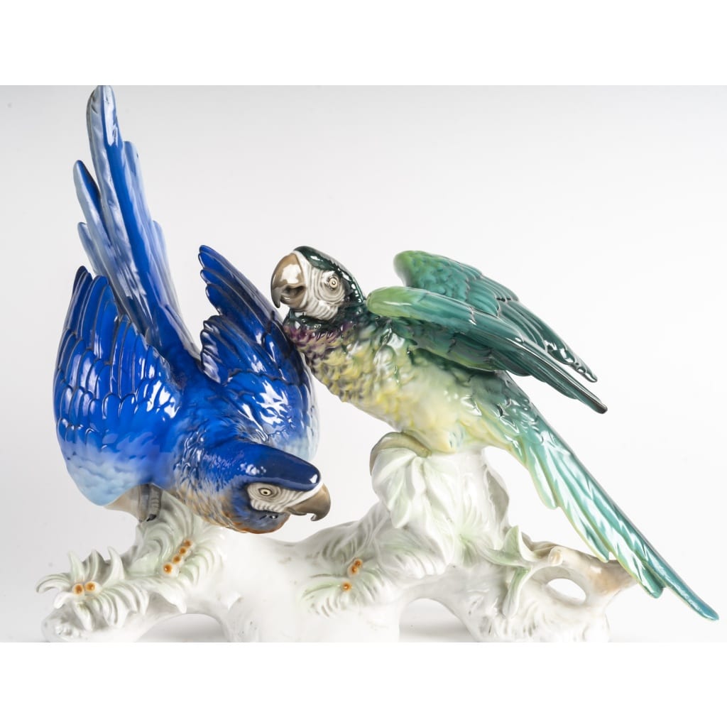 Un groupe en porcelaine de deux perroquets | Biron 