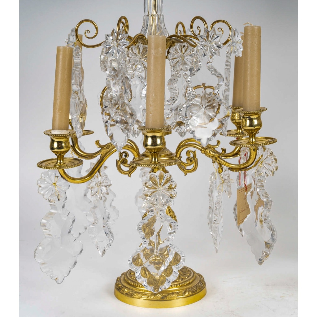 Paire de girandoles Baccarat de style Louis XVI en bronze doré et décor de cristal vers 1870 | Biron 