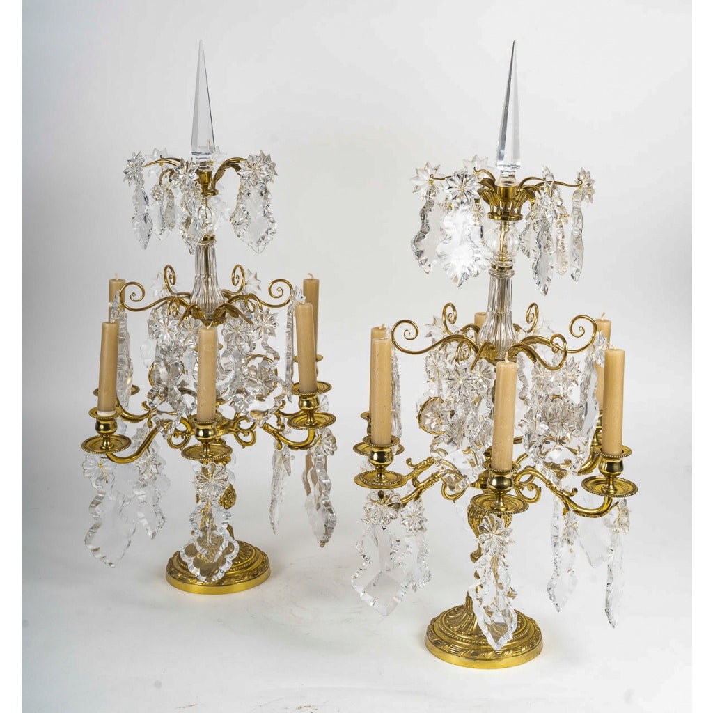 Paire de girandoles Baccarat de style Louis XVI en bronze doré et décor de cristal vers 1870 | Biron 