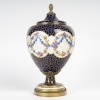 Vase couvert sur piedouche | Biron 