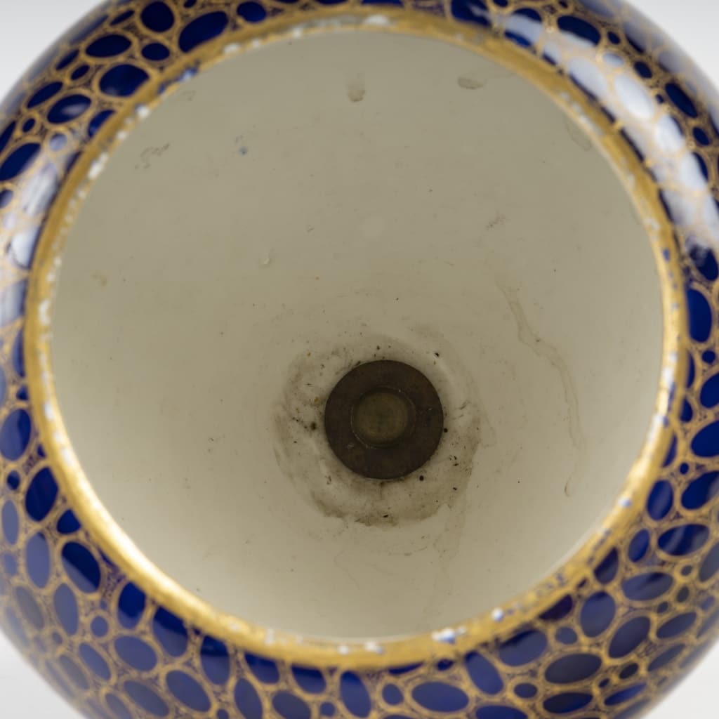 Vase couvert sur piedouche | Biron 