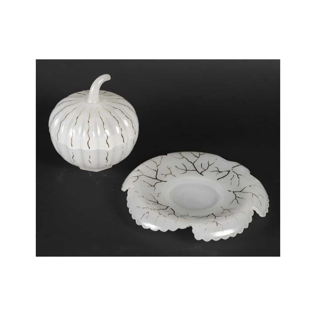 Bonbonnière en forme de citrouille en opaline, XIXème siècle, d’époque Napoléon III. | Biron 