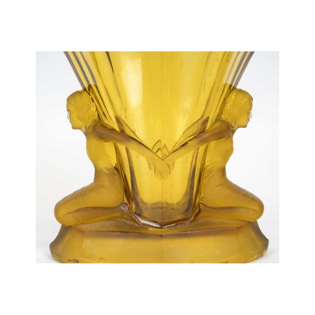 Coupe des années 1930, d’époque Art Déco en pâte de verre de couleur jaune. | Biron 