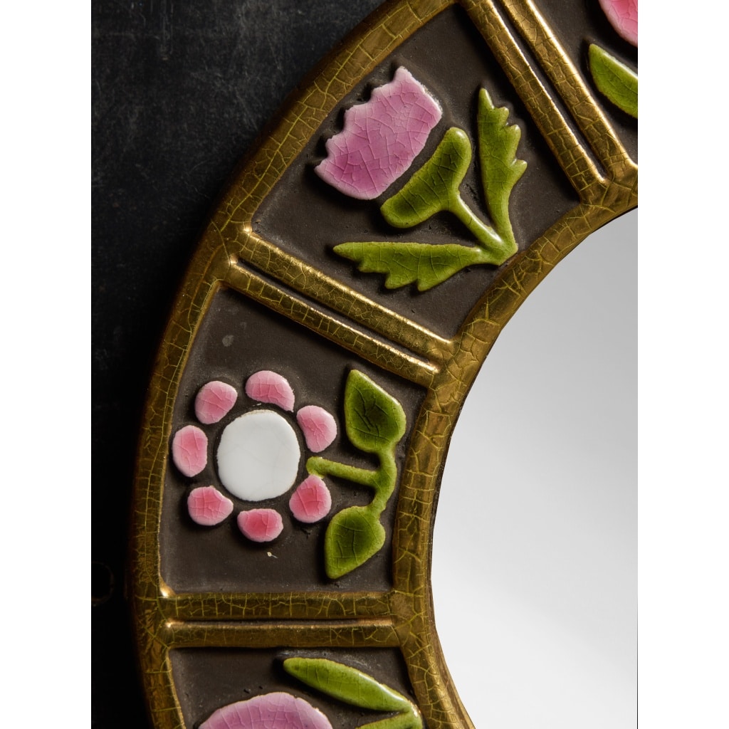 Round Mithe Espelt Ceramic Mirror with Flower Decors | Biron 