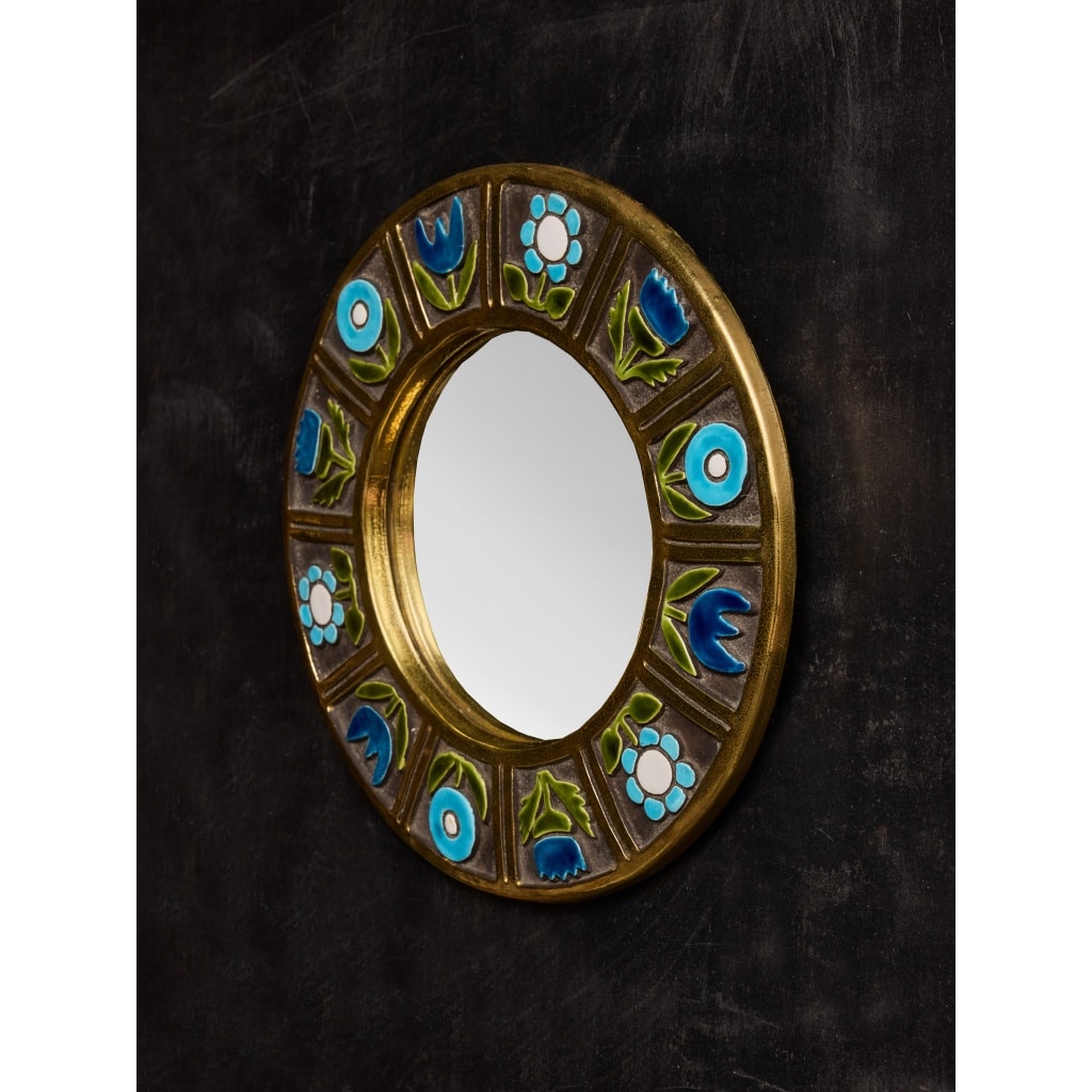 Round Mithe Espelt Ceramic Mirror with Blue Flower Decors | Biron 