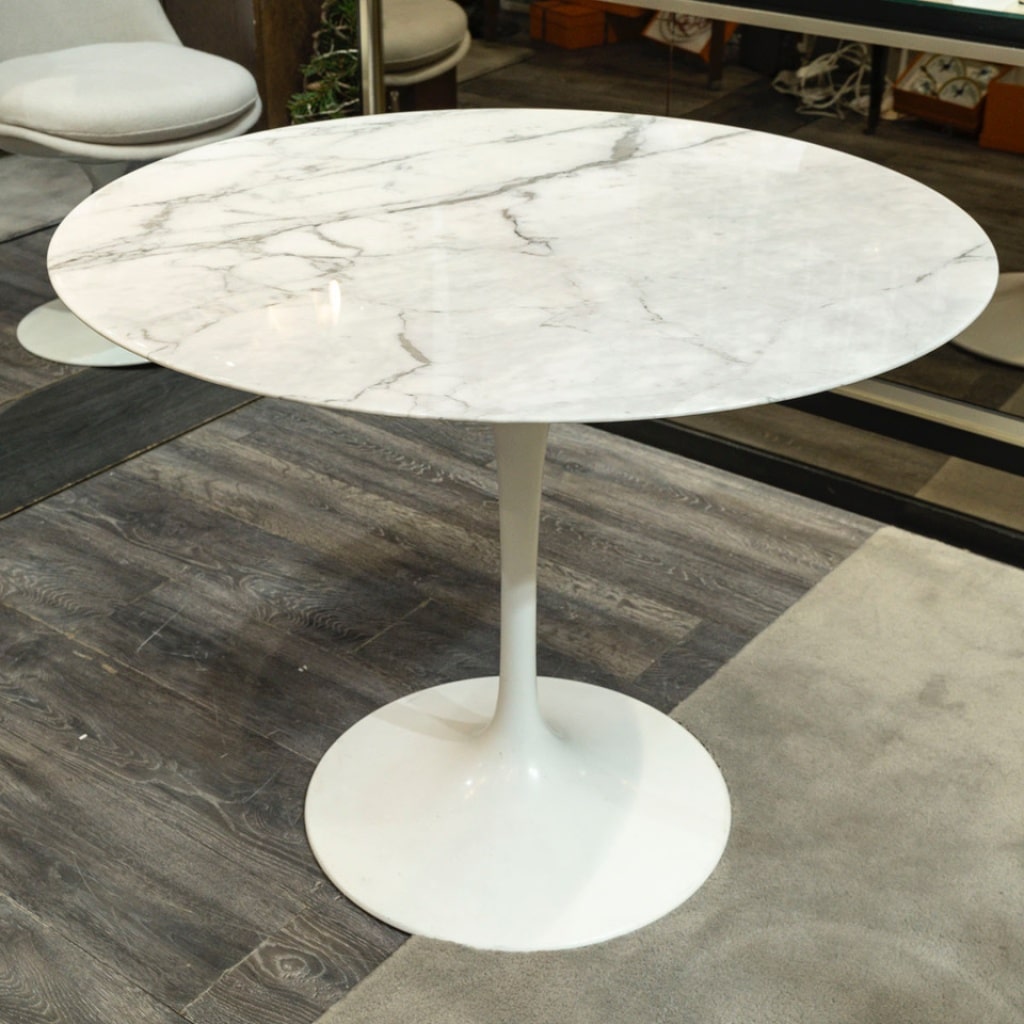 Eero Saarinen & Knoll : Table « Tulip » calacatta 91 cm | Biron 
