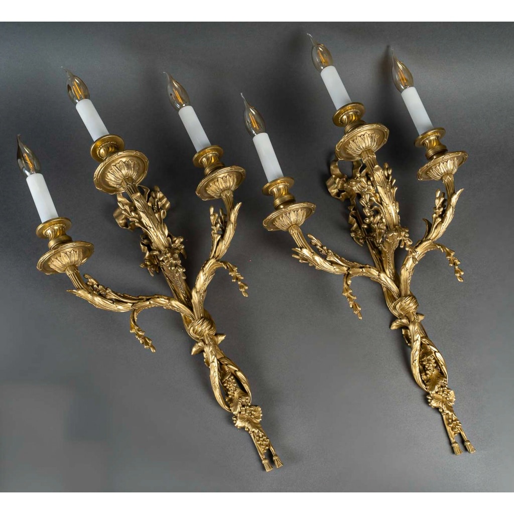 Paire de grandes appliques Pampres et Passementerie en bronze ciselé et doré d’après Quentin-Claude Pitoin | Biron 