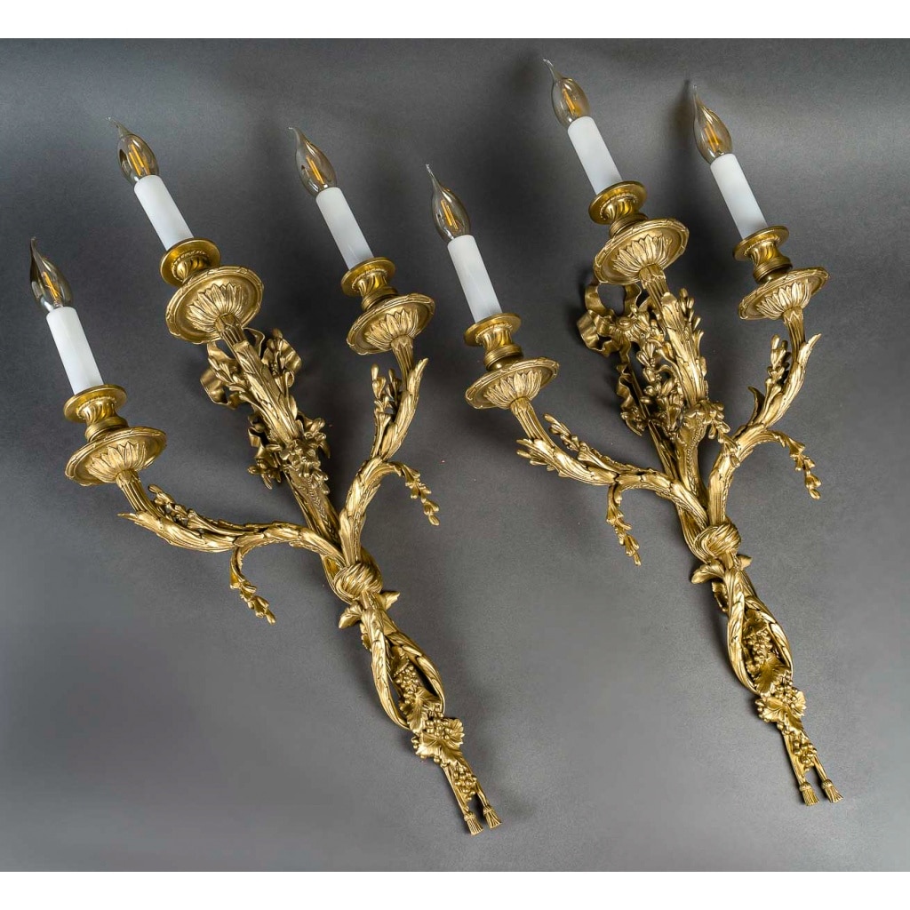 Paire de grandes appliques Pampres et Passementerie en bronze ciselé et doré d’après Quentin-Claude Pitoin | Biron 