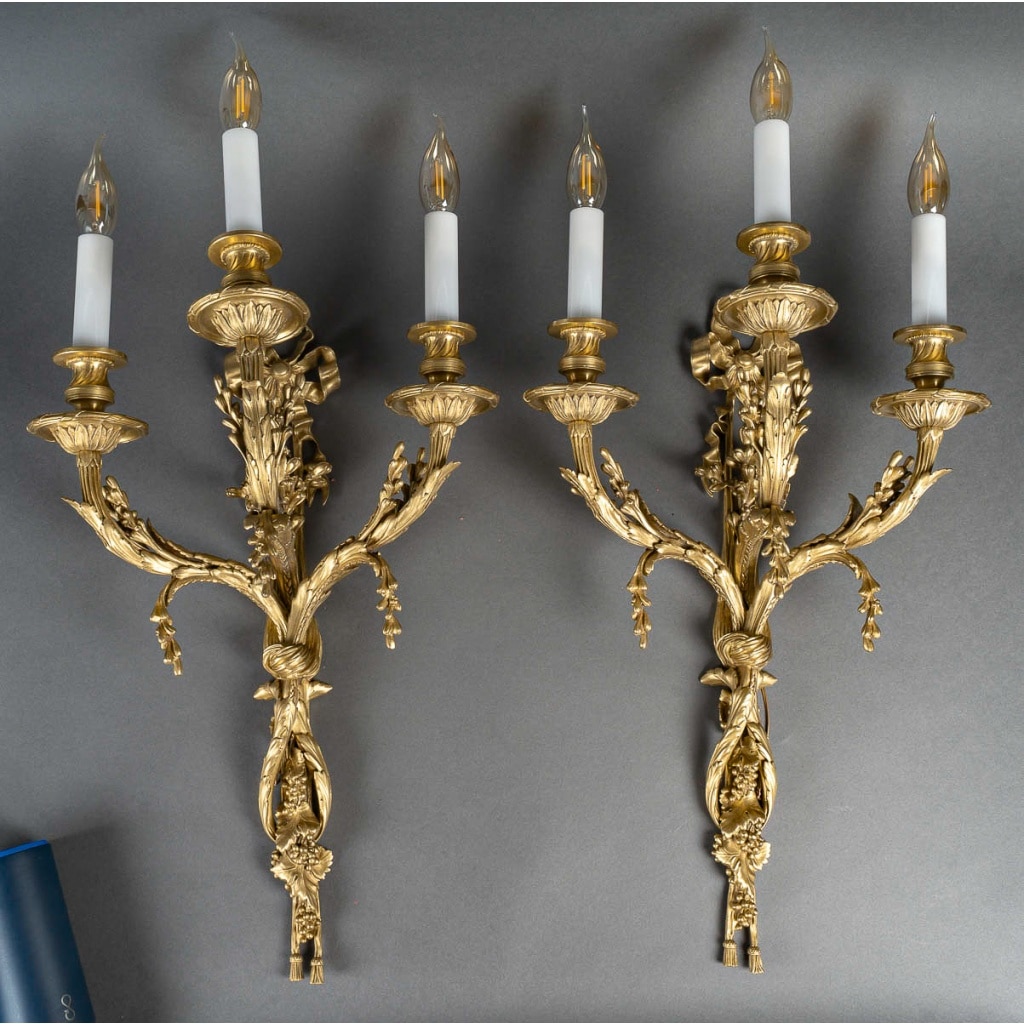 Paire de grandes appliques Pampres et Passementerie en bronze ciselé et doré d’après Quentin-Claude Pitoin | Biron 