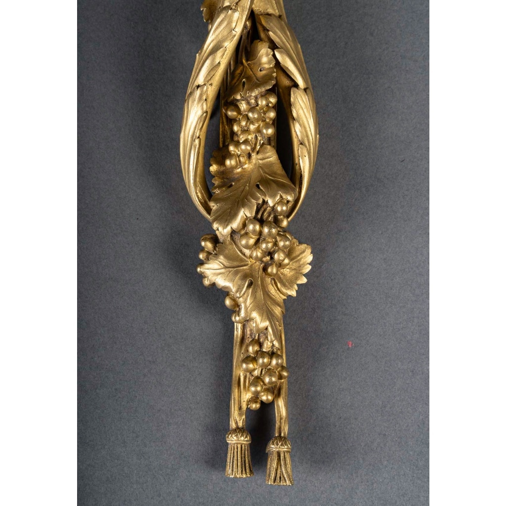 Paire de grandes appliques Pampres et Passementerie en bronze ciselé et doré d’après Quentin-Claude Pitoin | Biron 