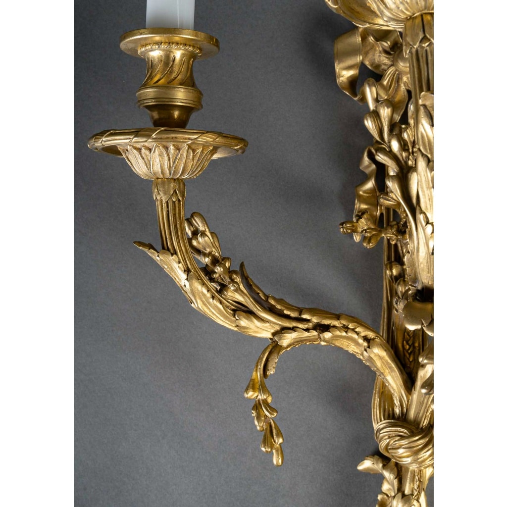 Paire de grandes appliques Pampres et Passementerie en bronze ciselé et doré d’après Quentin-Claude Pitoin | Biron 
