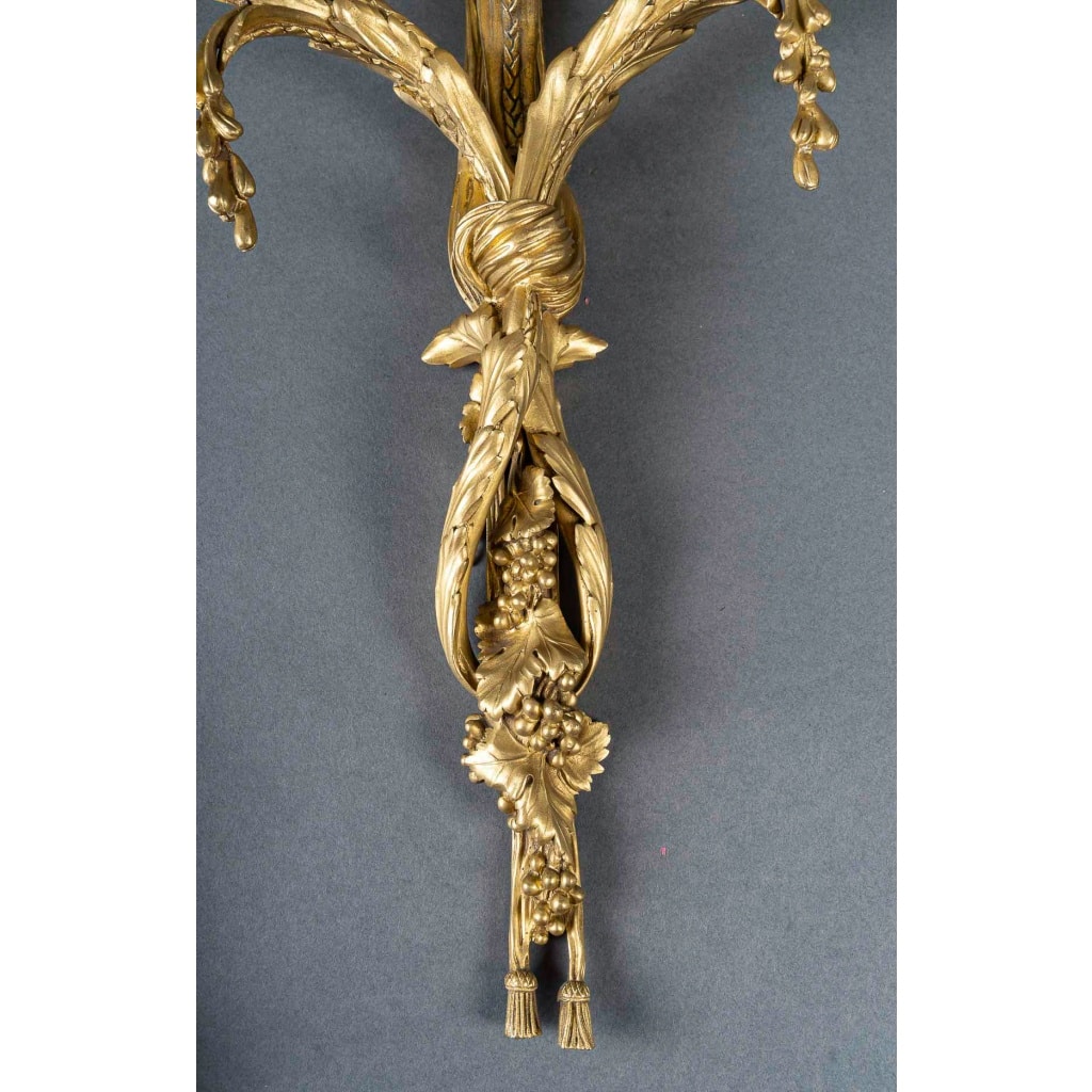 Paire de grandes appliques Pampres et Passementerie en bronze ciselé et doré d’après Quentin-Claude Pitoin | Biron 