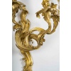 Série de six appliques à trois lumières de style Louis XV en bronze ciselé et doré vers 1880-1890 | Biron 