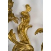 Série de six appliques à trois lumières de style Louis XV en bronze ciselé et doré vers 1880-1890 | Biron 