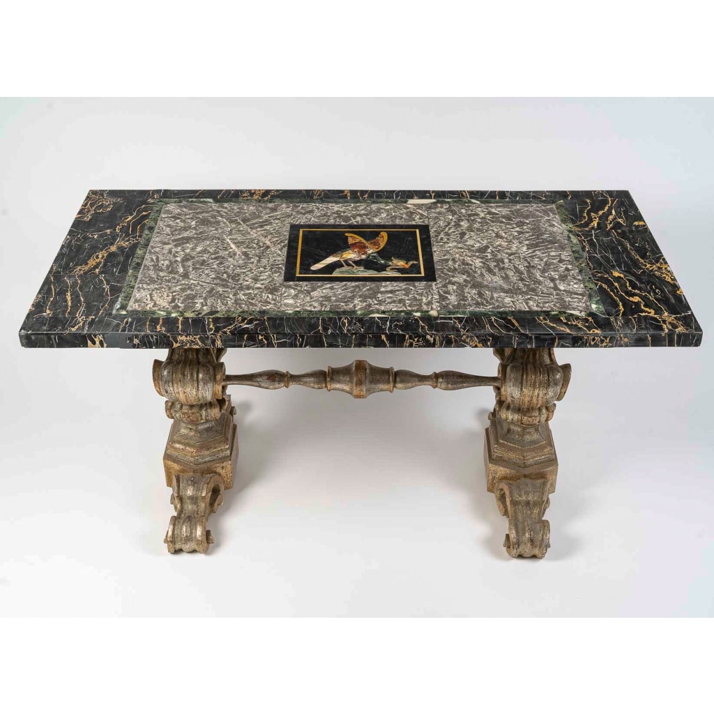 Table basse formée d’un plateau en marqueterie de marbres Florence XIXème siècle | Biron 
