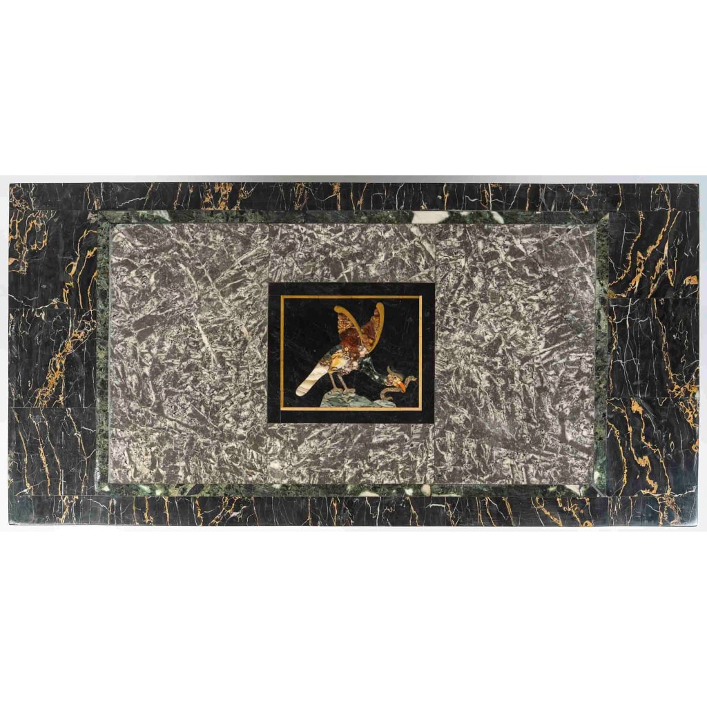 Table basse formée d’un plateau en marqueterie de marbres Florence XIXème siècle | Biron 