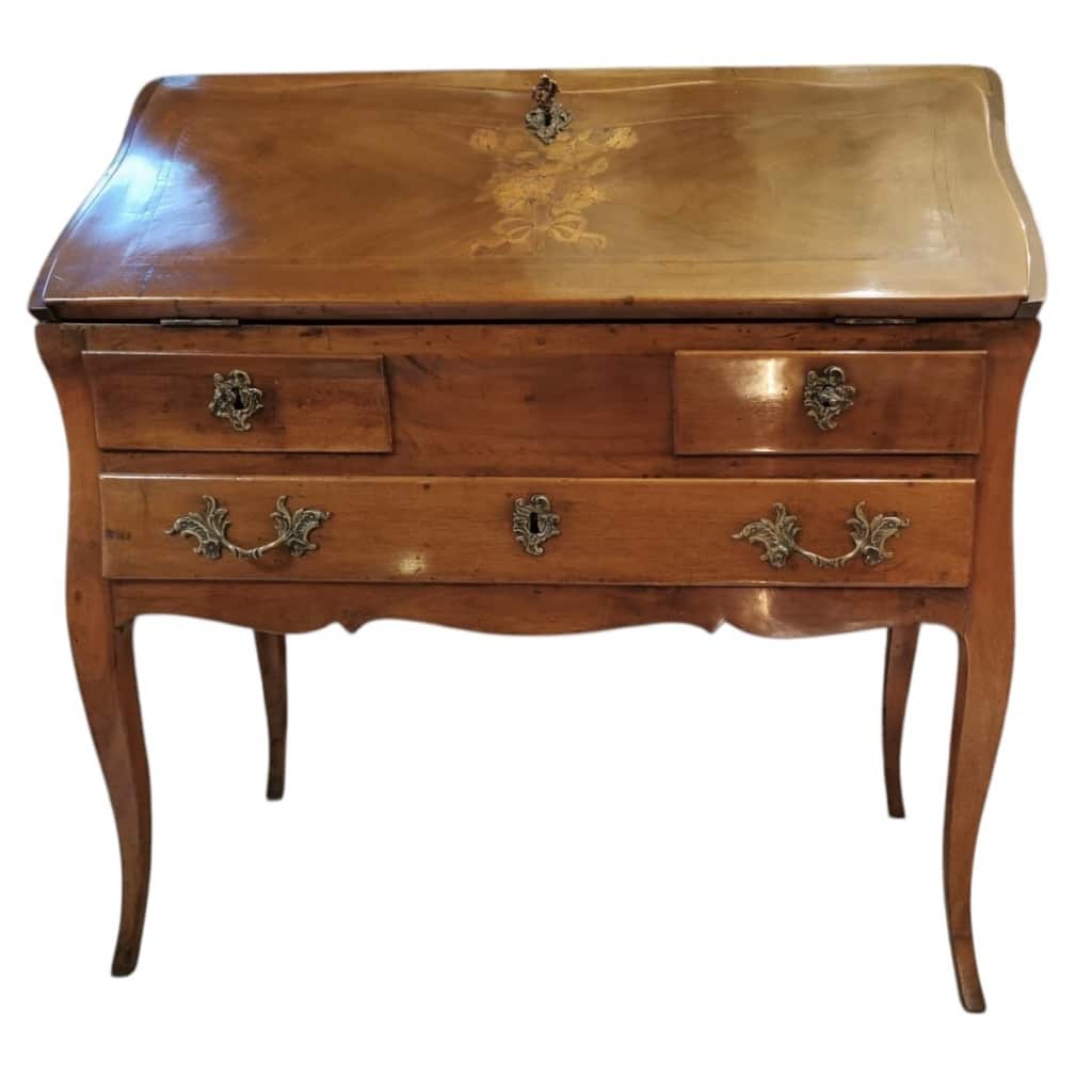 Bureau de pente époque Louis XV noyer et placage de bois fruitier quatre pieds cambrés trois tiroirs | Biron 