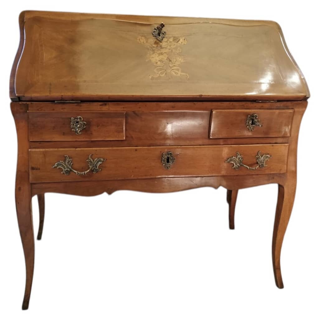 Bureau de pente époque Louis XV noyer et placage de bois fruitier quatre pieds cambrés trois tiroirs | Biron 