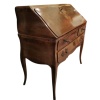 Bureau de pente époque Louis XV noyer et placage de bois fruitier quatre pieds cambrés trois tiroirs | Biron 