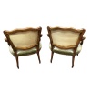 Paire de fauteuils à coiffer de style Louis XV à dossier cabriolet de forme chantournée en hêtre mouluré. | Biron 