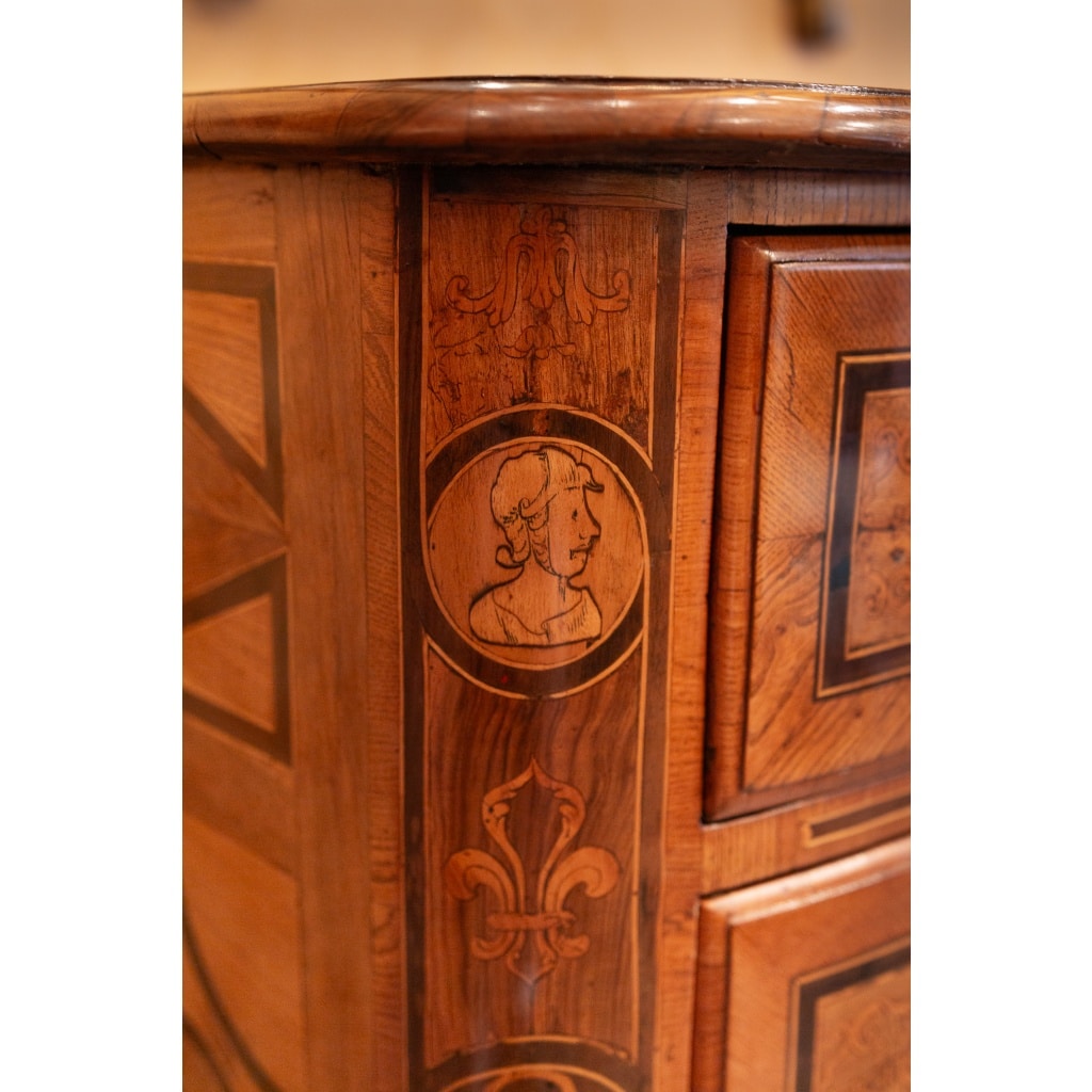 Commode en marqueterie à décor de Couronne Ducale d’époque Louis XIV vers 1700 | Biron 