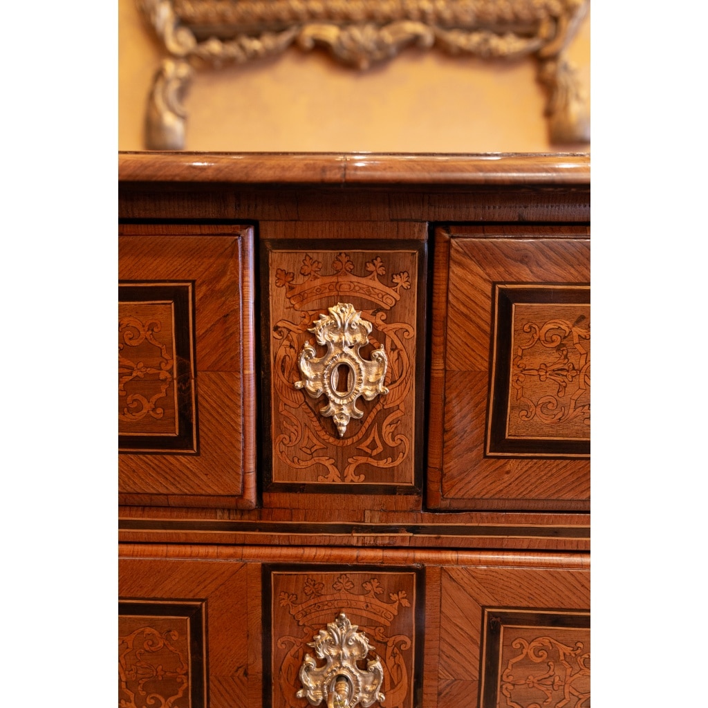 Commode en marqueterie à décor de Couronne Ducale d’époque Louis XIV vers 1700 | Biron 