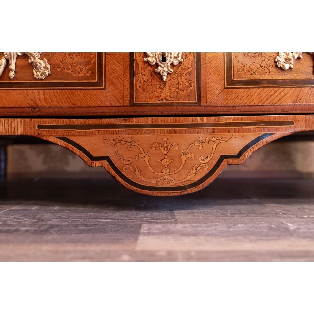 Commode en marqueterie à décor de Couronne Ducale d’époque Louis XIV vers 1700 | Biron 