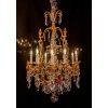 Signé par les Cristalleries de Baccarat, lustre de style Louis XVI aux pots à feu en bronze doré et cristal taillé vers 1890 | Biron 