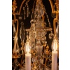 Signé par les Cristalleries de Baccarat, lustre de style Louis XVI aux pots à feu en bronze doré et cristal taillé vers 1890 | Biron 