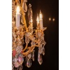 Signé par les Cristalleries de Baccarat, lustre de style Louis XVI aux pots à feu en bronze doré et cristal taillé vers 1890 | Biron 