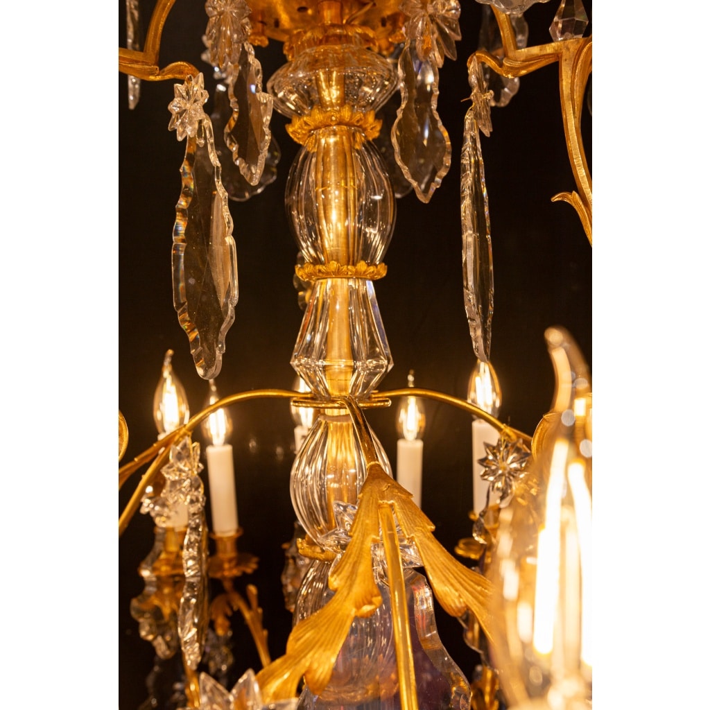 Signé par les Cristalleries de Baccarat, lustre d’époque Napoléon III en bronze doré et décor de cristal taillé vers 1850 -1870 | Biron 