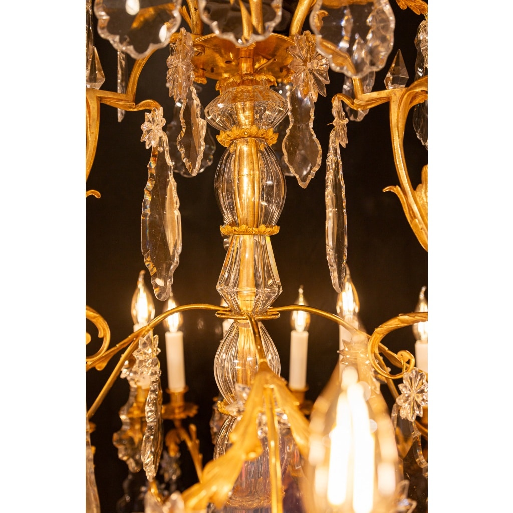 Signé par les Cristalleries de Baccarat, lustre d’époque Napoléon III en bronze doré et décor de cristal taillé vers 1850 -1870 | Biron 