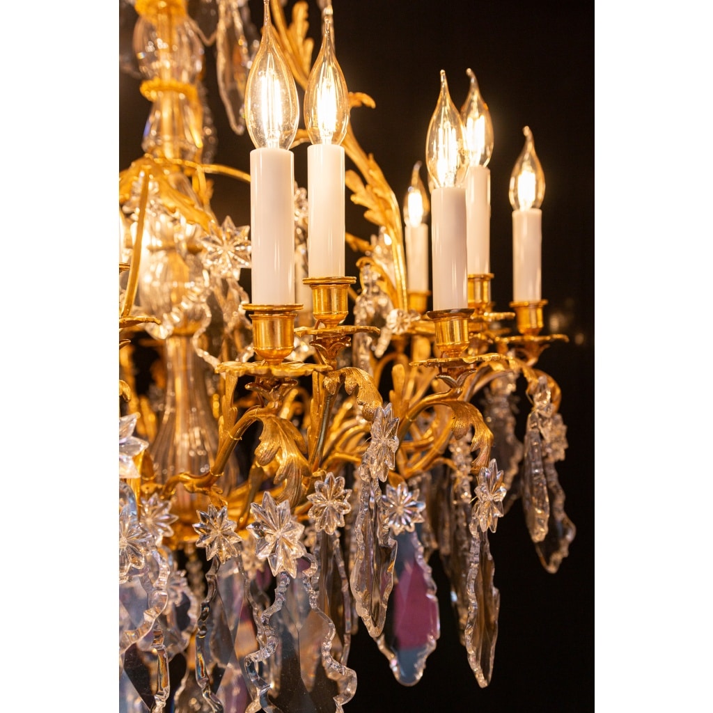 Signé par les Cristalleries de Baccarat, lustre d’époque Napoléon III en bronze doré et décor de cristal taillé vers 1850 -1870 | Biron 