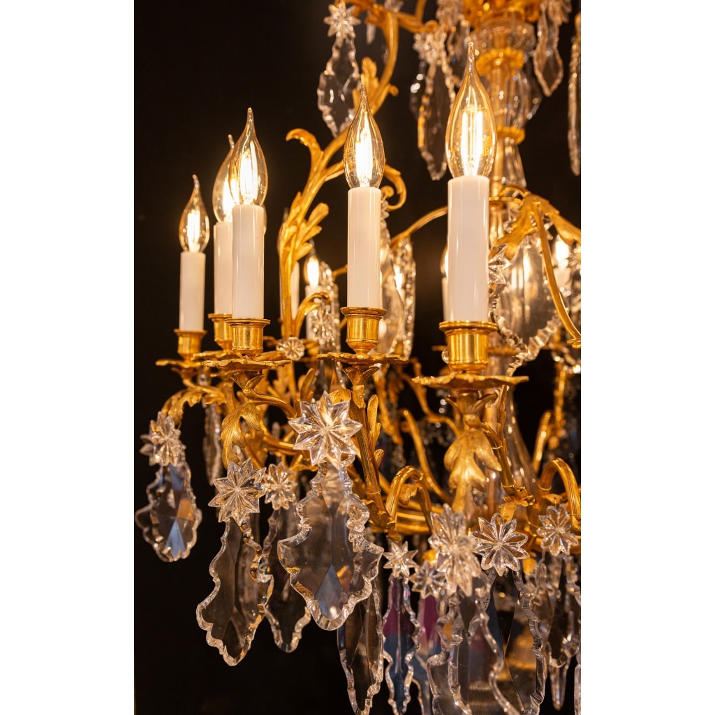 Signé par les Cristalleries de Baccarat, lustre d’époque Napoléon III en bronze doré et décor de cristal taillé vers 1850 -1870 | Biron 