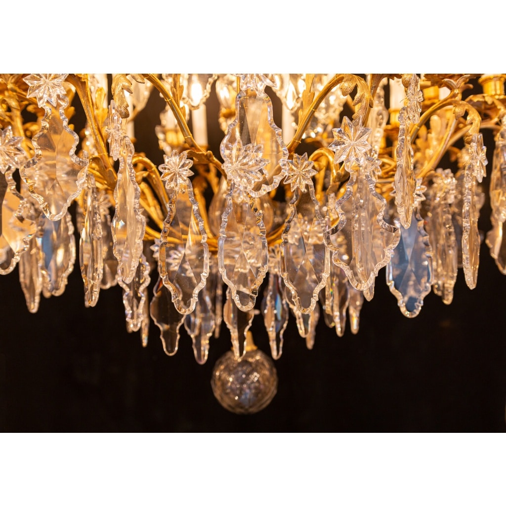 Signé par les Cristalleries de Baccarat, lustre d’époque Napoléon III en bronze doré et décor de cristal taillé vers 1850 -1870 | Biron 
