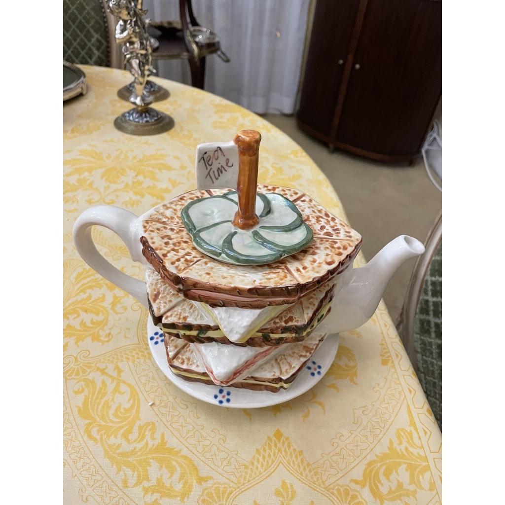 Théière trompe oeil « tea time » en céramique | Biron 