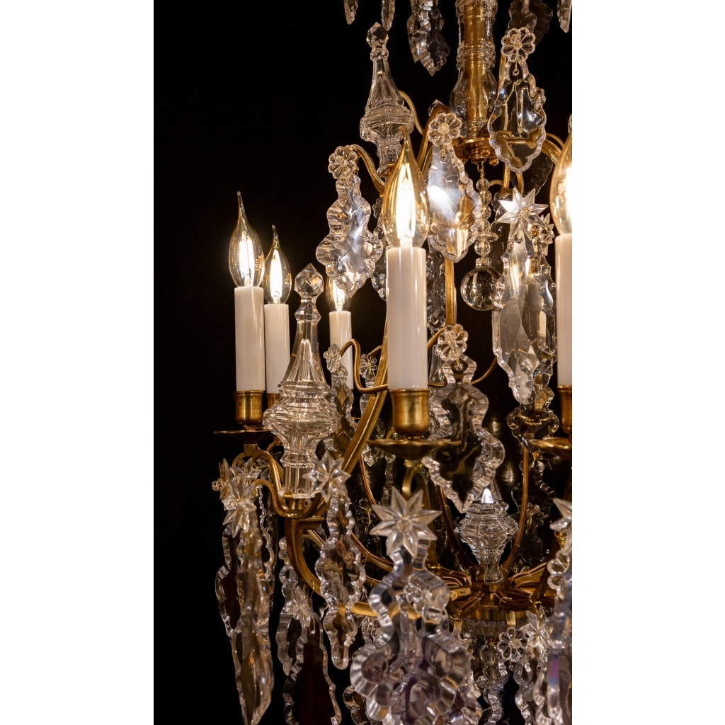 Signé par les Cristalleries de Baccarat paire de lustres de style Louis XV en bronze doré et cristal taillé vers 1880-1890 | Biron 