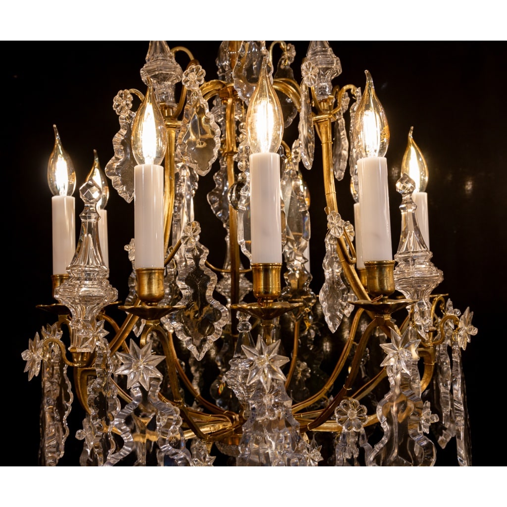 Signé par les Cristalleries de Baccarat paire de lustres de style Louis XV en bronze doré et cristal taillé vers 1880-1890 | Biron 