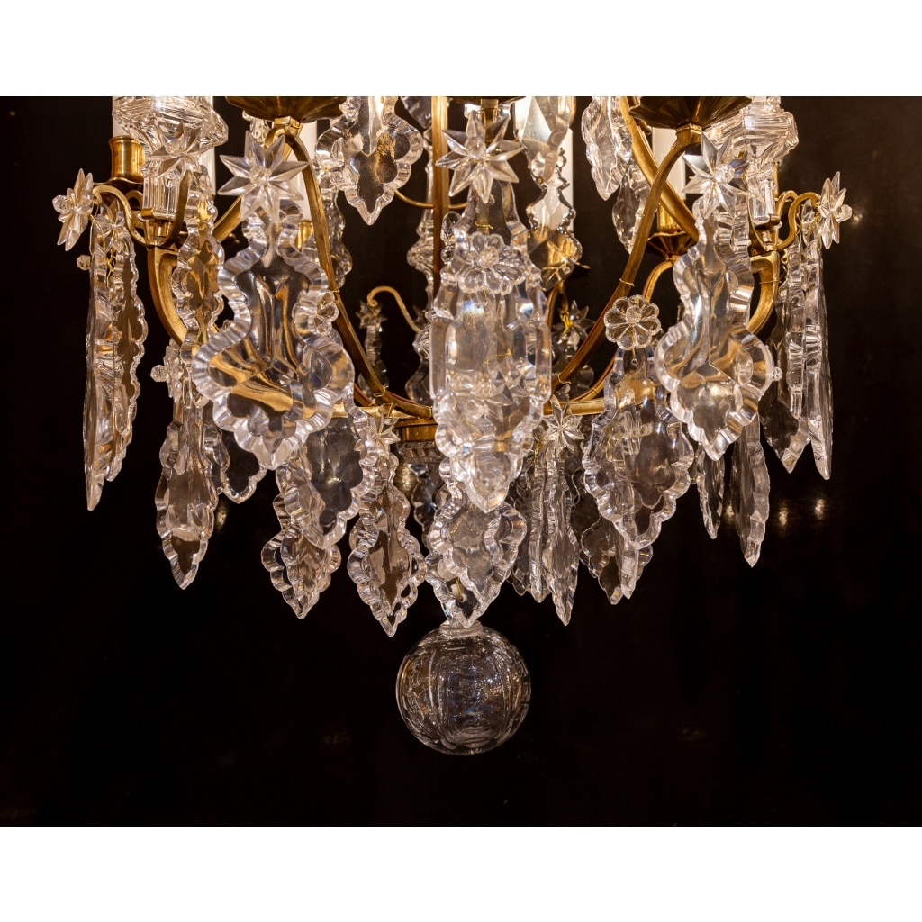 Signé par les Cristalleries de Baccarat paire de lustres de style Louis XV en bronze doré et cristal taillé vers 1880-1890 | Biron 
