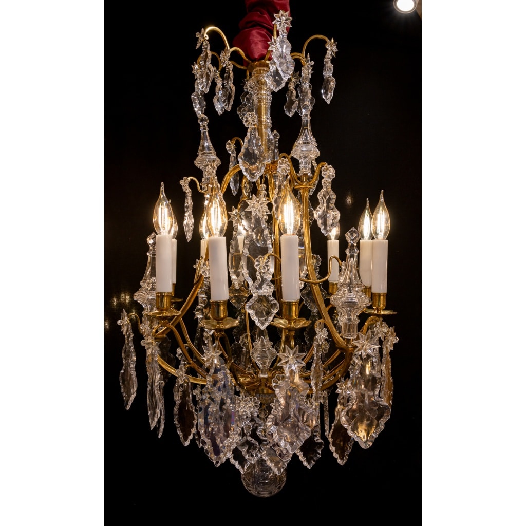 Signé par les Cristalleries de Baccarat paire de lustres de style Louis XV en bronze doré et cristal taillé vers 1880-1890 | Biron 