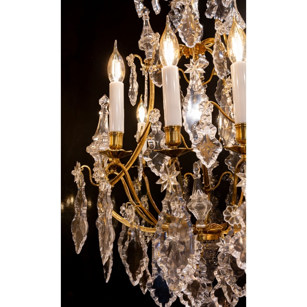 Signé par les Cristalleries de Baccarat paire de lustres de style Louis XV en bronze doré et cristal taillé vers 1880-1890 | Biron 