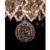 Signé par les Cristalleries de Baccarat paire de lustres de style Louis XV en bronze doré et cristal taillé vers 1880-1890 | Biron 