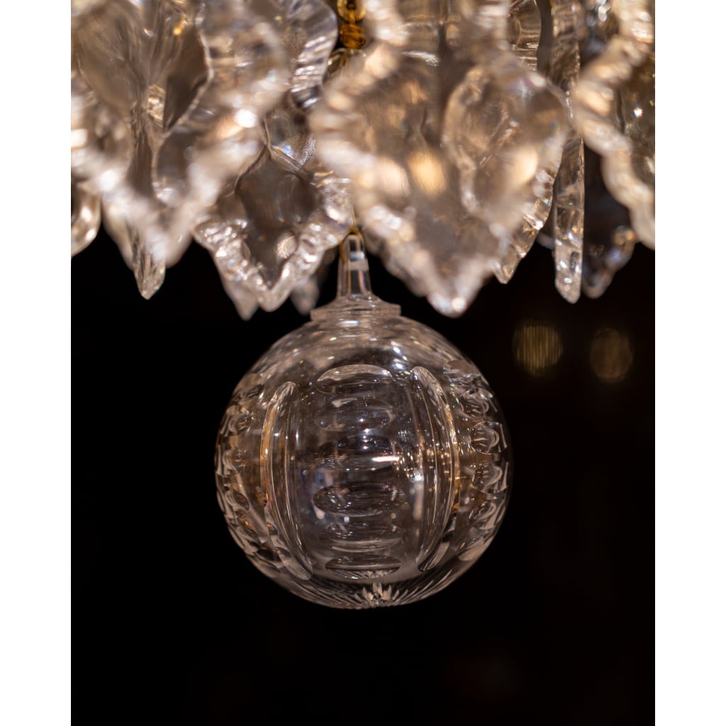 Signé par les Cristalleries de Baccarat paire de lustres de style Louis XV en bronze doré et cristal taillé vers 1880-1890 | Biron 