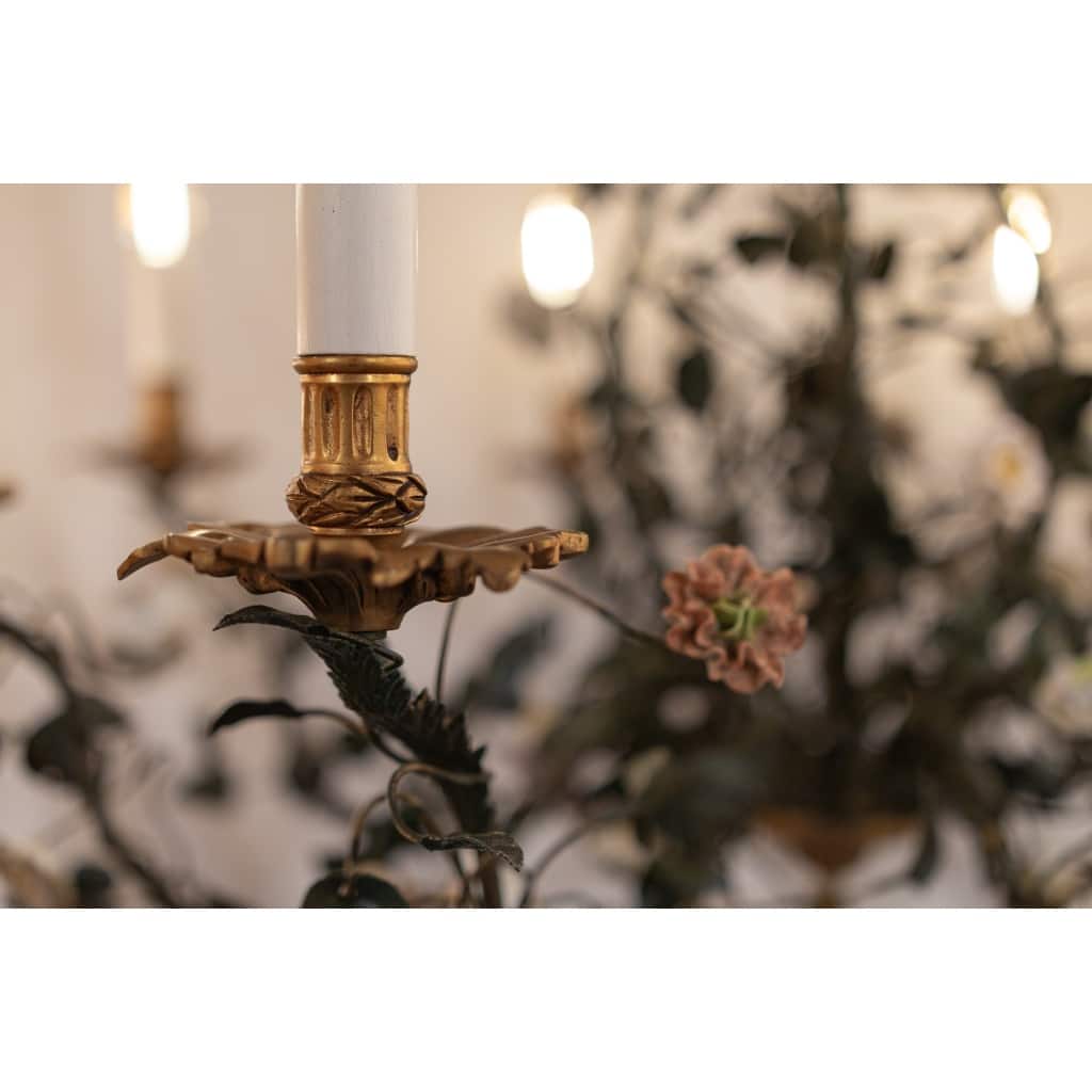 Lustre en bronze et tôle laquée vert à décor de branchages et porcelaine de Meissen fin du XVIIIème siècle | Biron 