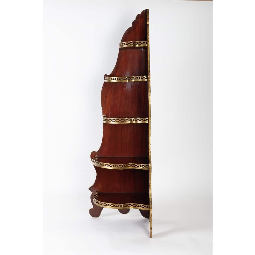 Encoignure en acajou de style Louis XVI à décor de bronze et laiton doré vers 1890-1900 | Biron 