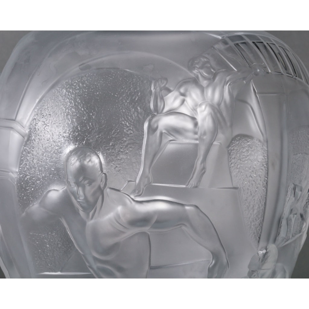 Vase en Cristal « Les Eléens » – Marie-Claude Lalique (1994) Hommage aux Jeux Olympiques, 48 cm | Biron 