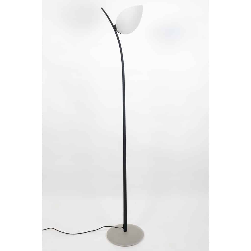 Rare Lampadaire Vintage en Fer Forgé et Opaline, Design Sculptural Italien des Années 1960 | Biron 