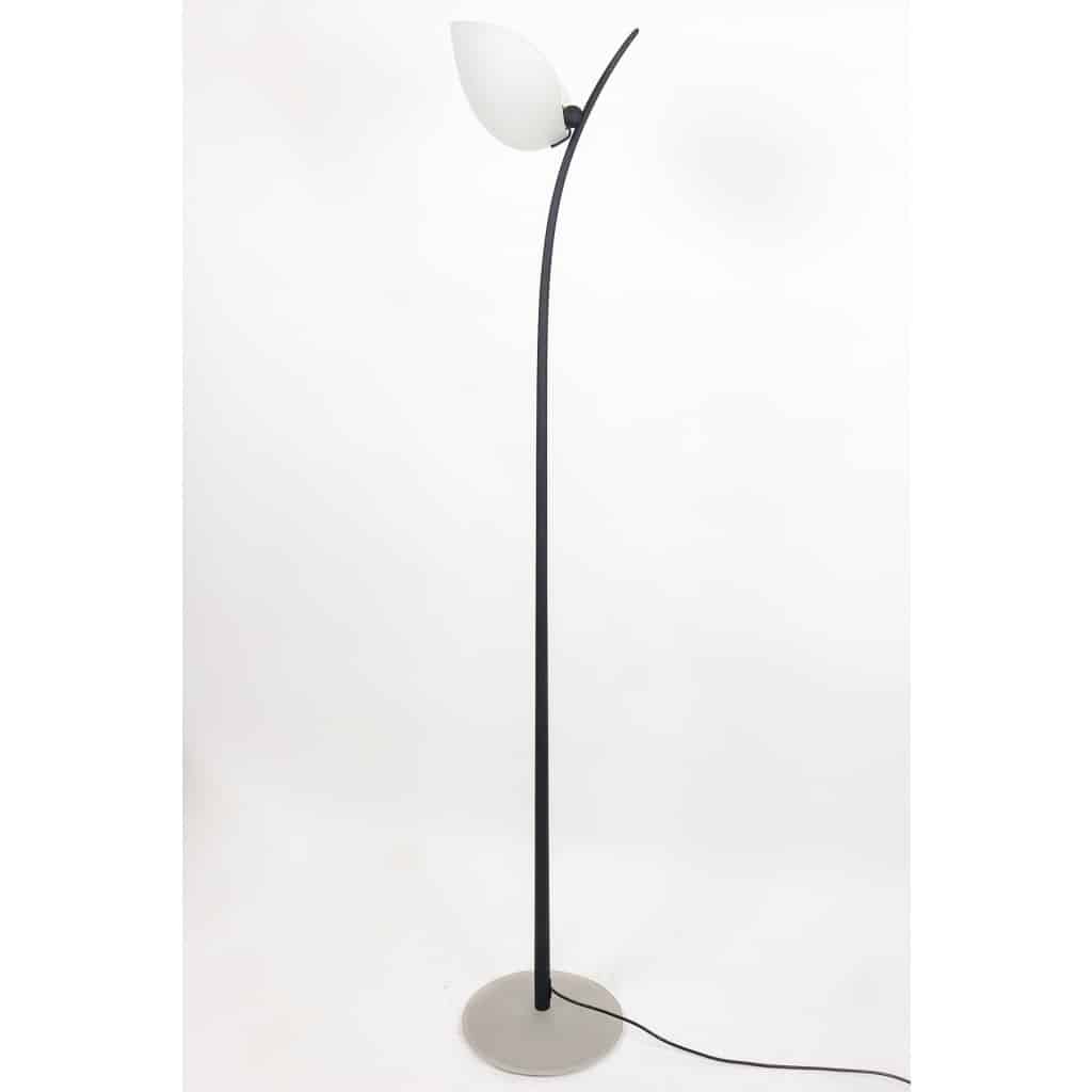 Rare Lampadaire Vintage en Fer Forgé et Opaline, Design Sculptural Italien des Années 1960 | Biron 