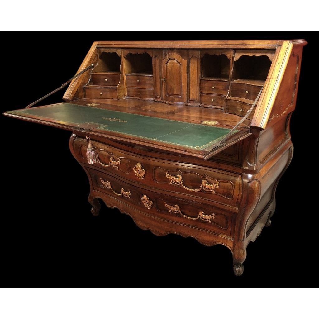 Commode Bordelaise dite scriban en noyer et acajou époque Louis XV | Biron 