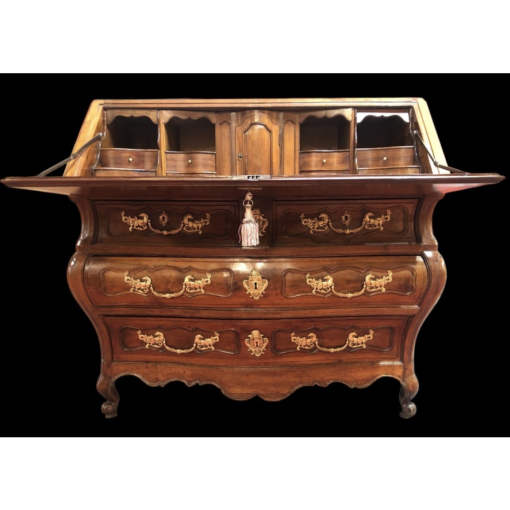 Commode Bordelaise dite scriban en noyer et acajou époque Louis XV | Biron 